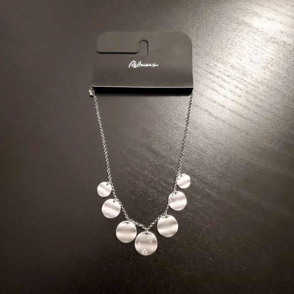 🌺 3/25 NWT silver chain medallion necklace - Picture 2 of 6